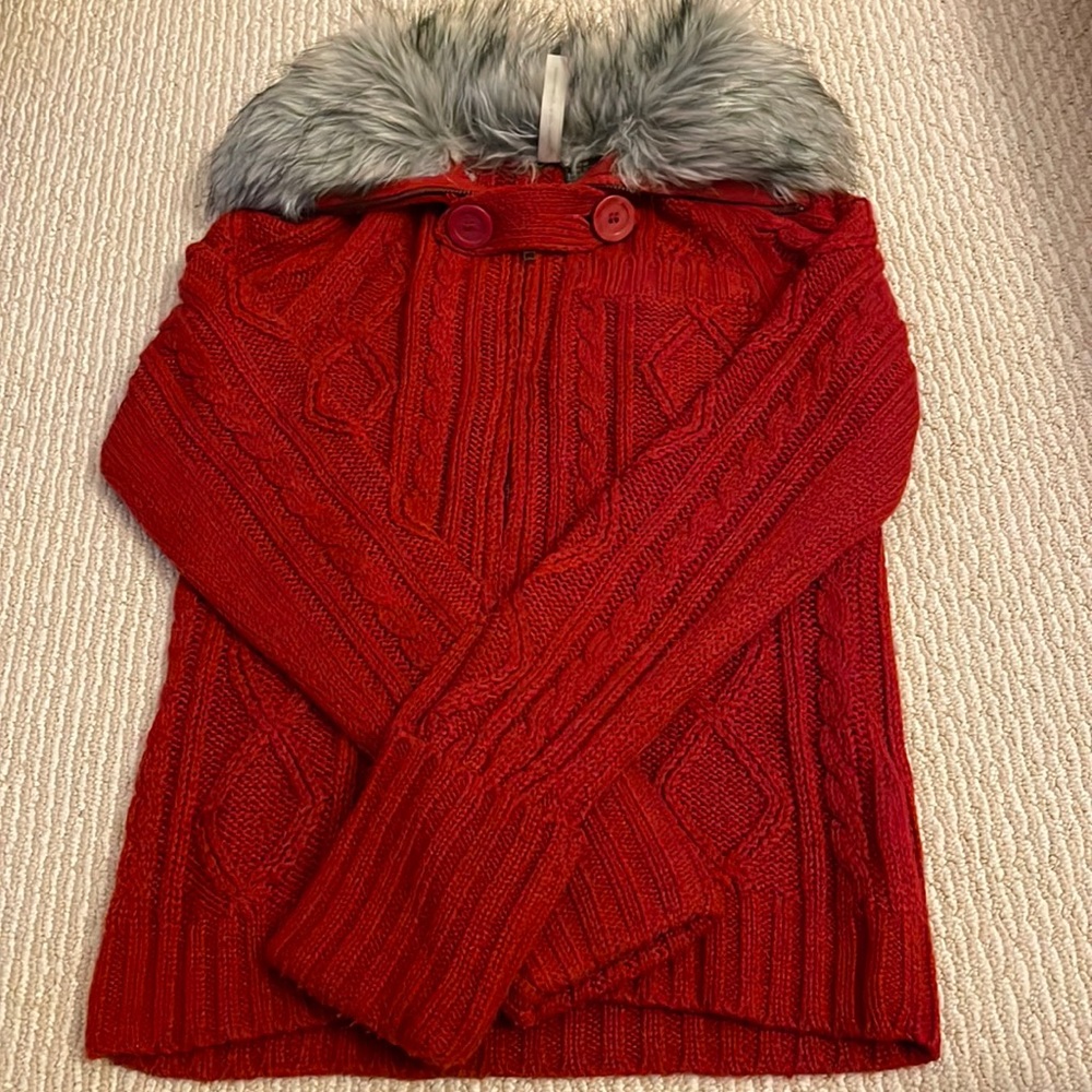 Le Temps Des Cerises Red Zipped up Sweater with Fur Lined Collar and Buckles